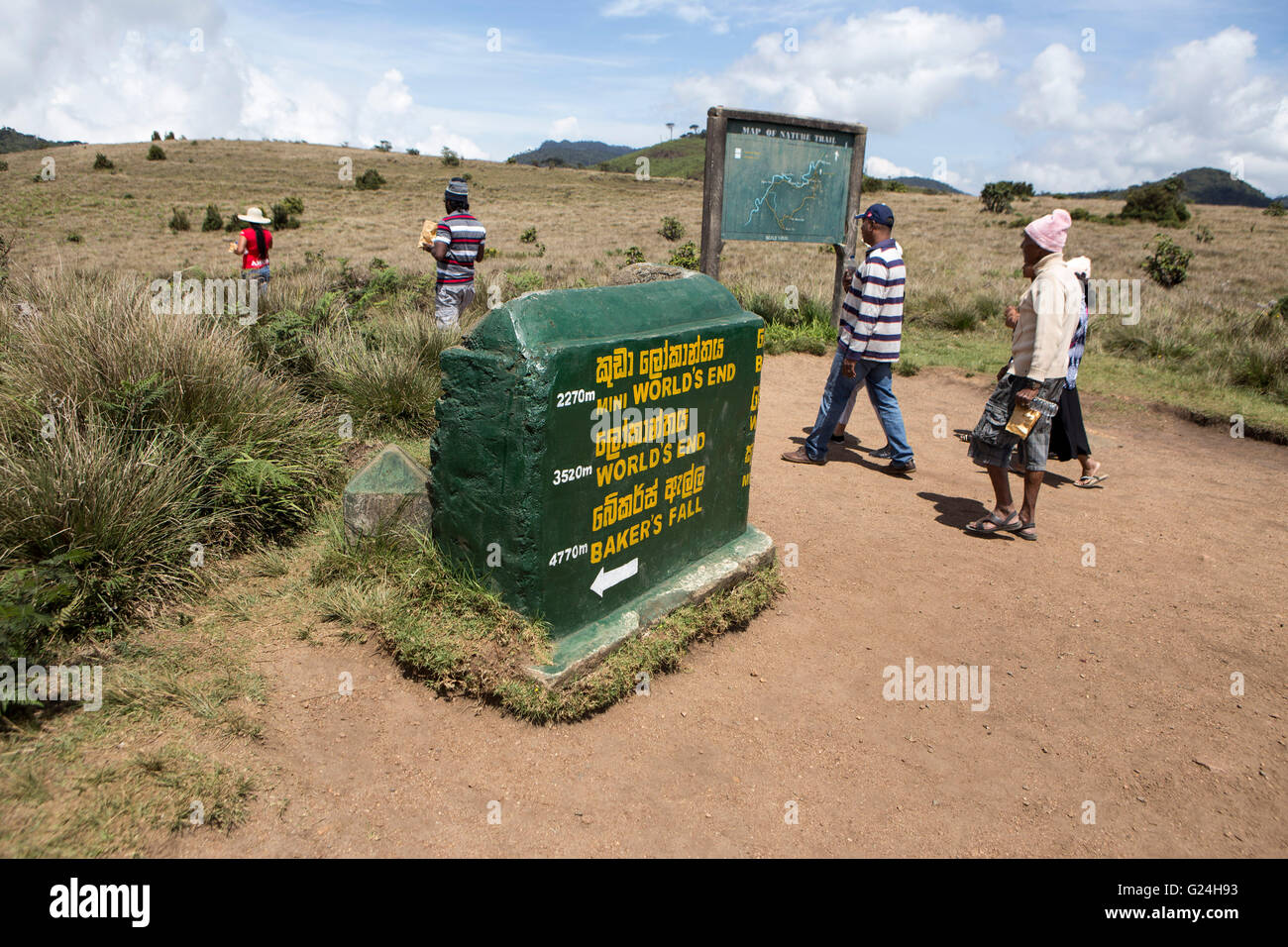 Lo Sri Lanka. Segno alla fine del mondo e il panettiere rientrano a Horton Plains Parco Nazionale di Nuwara Eliya, Sri Lanka Foto Stock