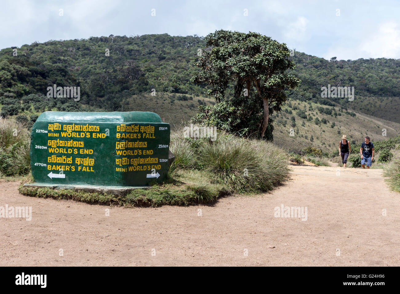 Lo Sri Lanka. Segno alla fine del mondo e il panettiere rientrano a Horton Plains Parco Nazionale di Nuwara Eliya, Sri Lanka Foto Stock