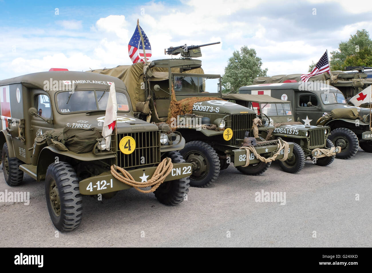 Longues sur Mer, Francia, 5 Giugno 2014: vecchi veicoli militari distribuito sulla costa della Normandia durante il D-day anniversario commemorazioni Foto Stock