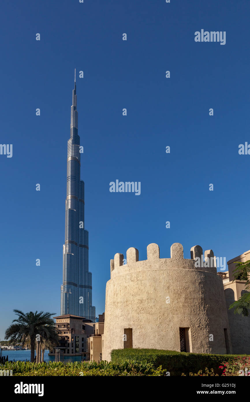Il Burj Khalifa, noto come il Burj Dubai , è un mega grattacielo alto in Dubai Emirati Arabi Uniti. Foto Stock