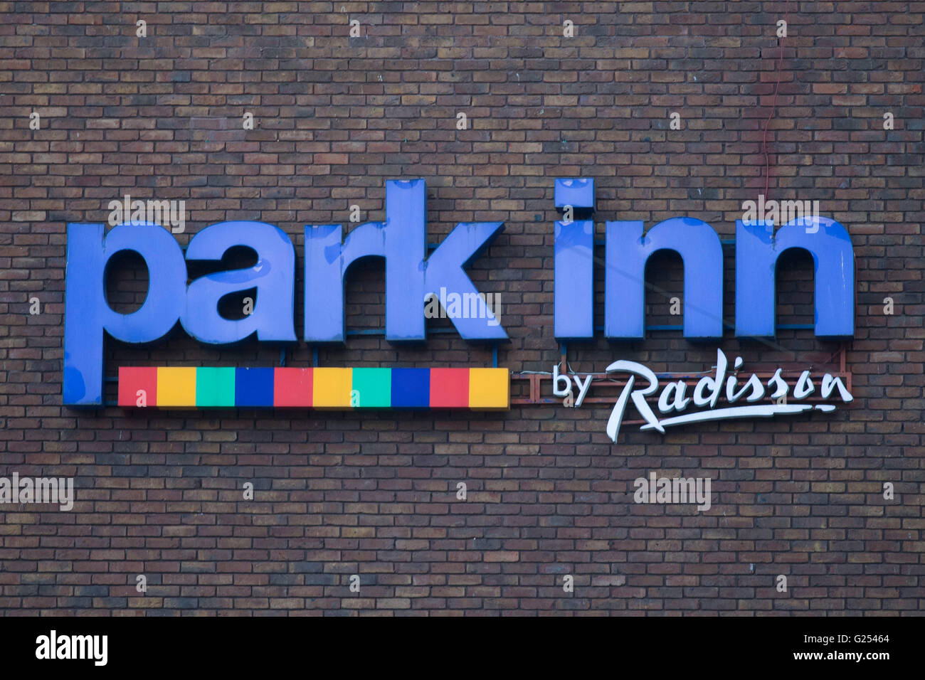 Park Inn by Radisson Hotel a Cardiff il logo di segno Foto Stock