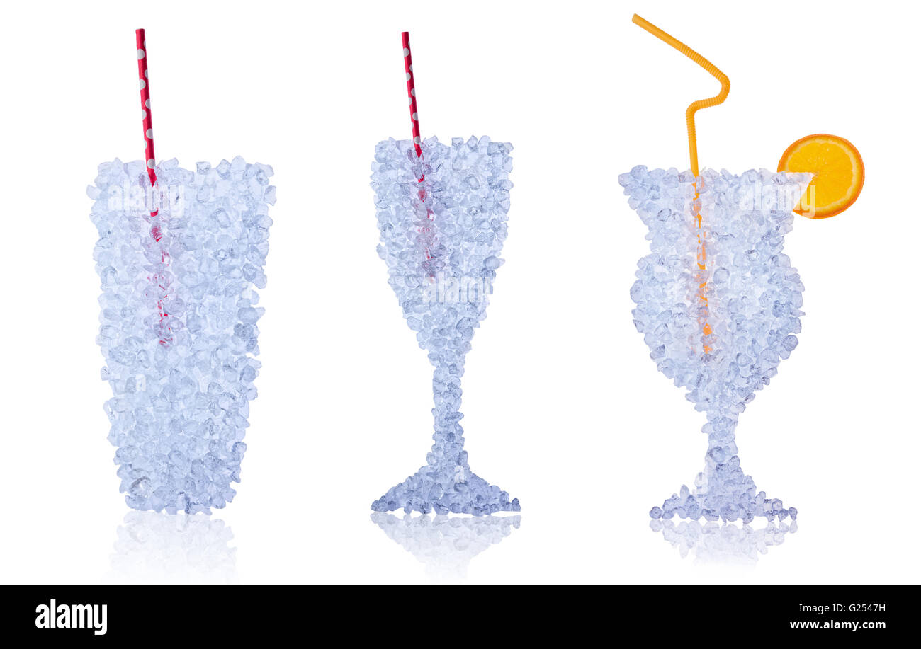 Bicchieri di bevande fatte di ghiaccio di moto isolato su sfondo bianco Foto Stock