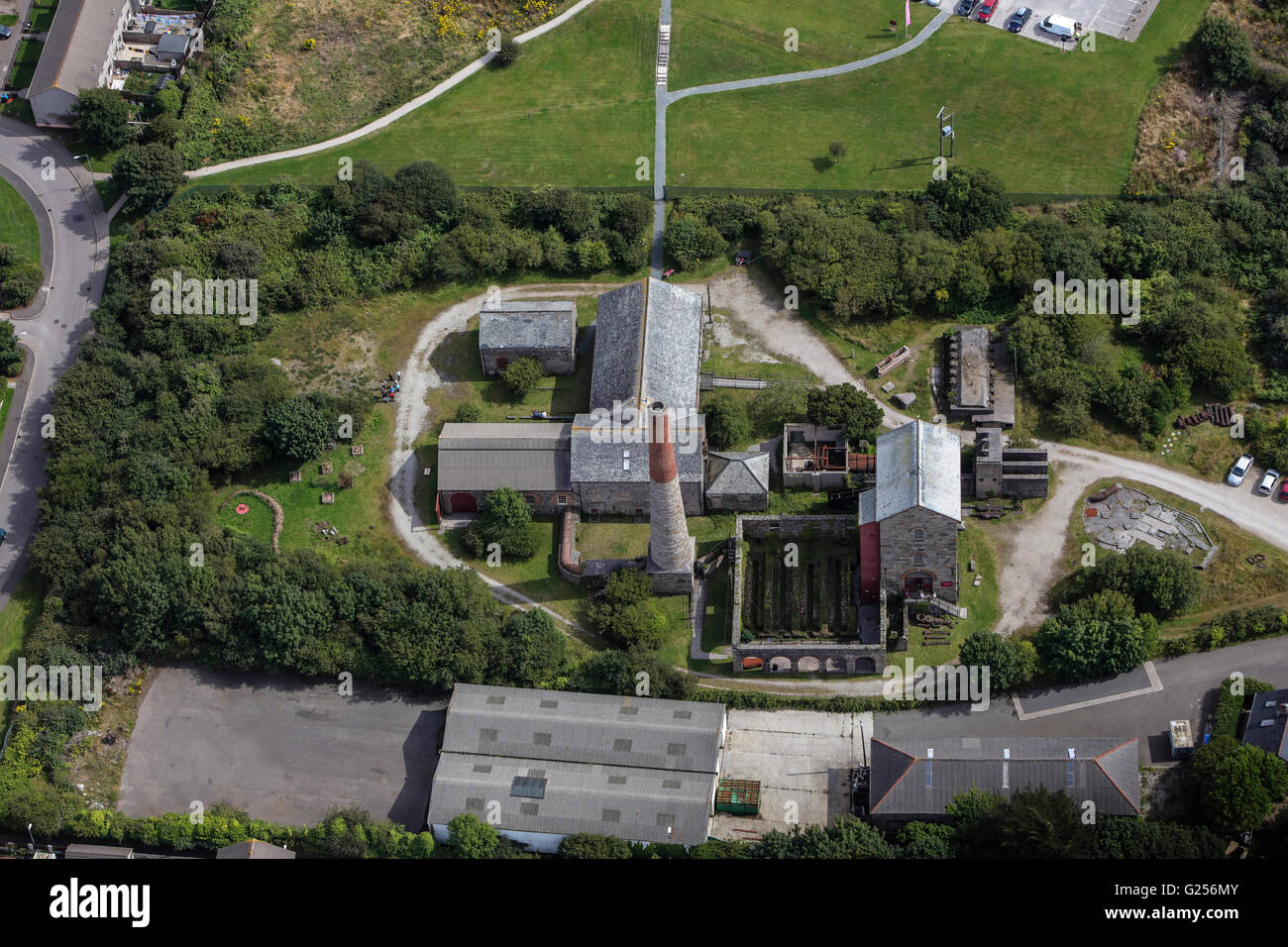 Una veduta aerea di abbandonata miniera di stagno edifici in Cornovaglia, South Western Inghilterra Foto Stock