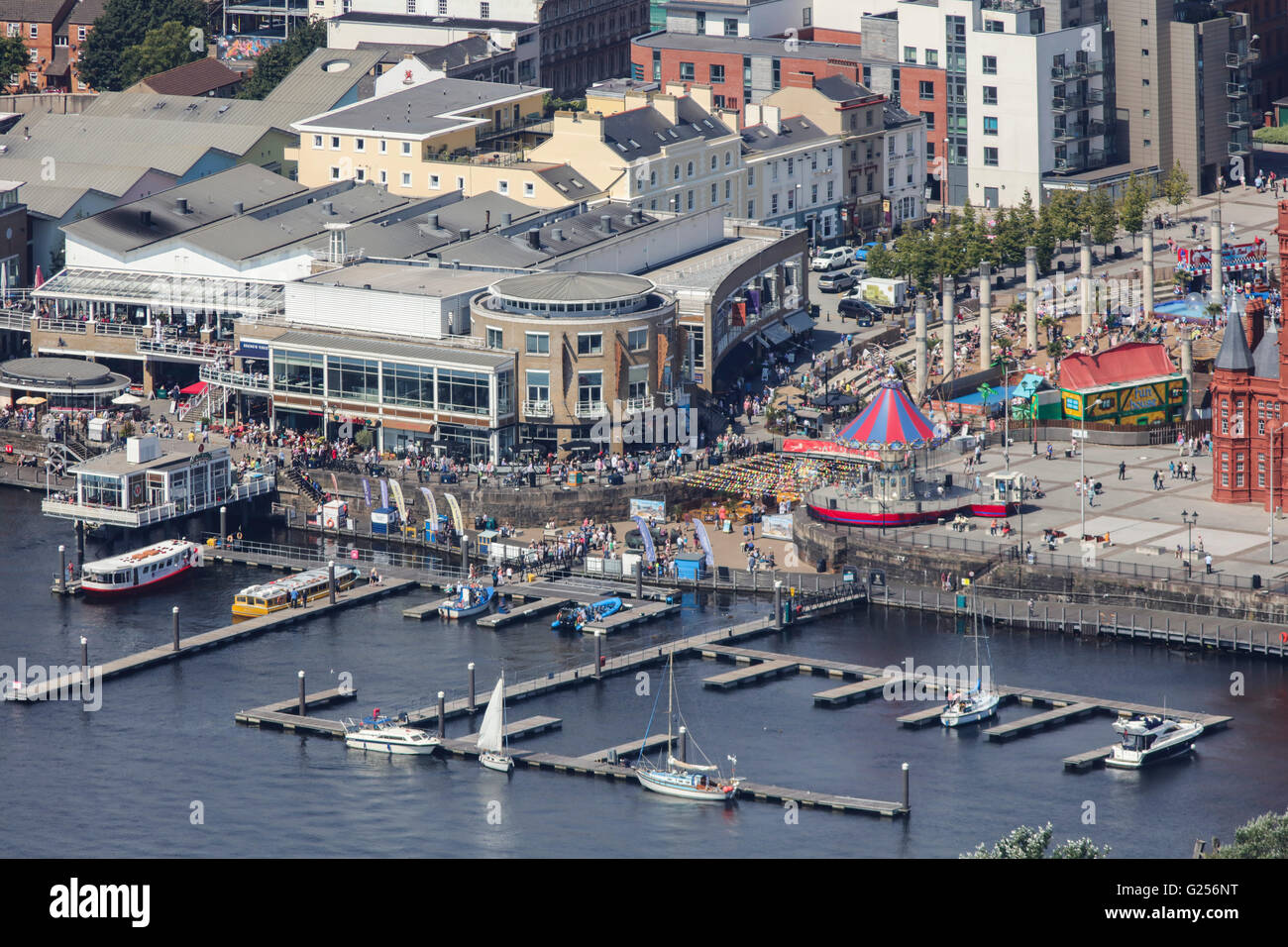 Una veduta aerea di Mermaid Quay, una al quartiere dello shopping e dello svago in Cardiff Bay Foto Stock
