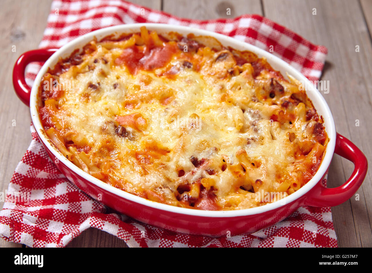 Facile maccheroni casseruola con lean di macinato di tacchino Foto Stock