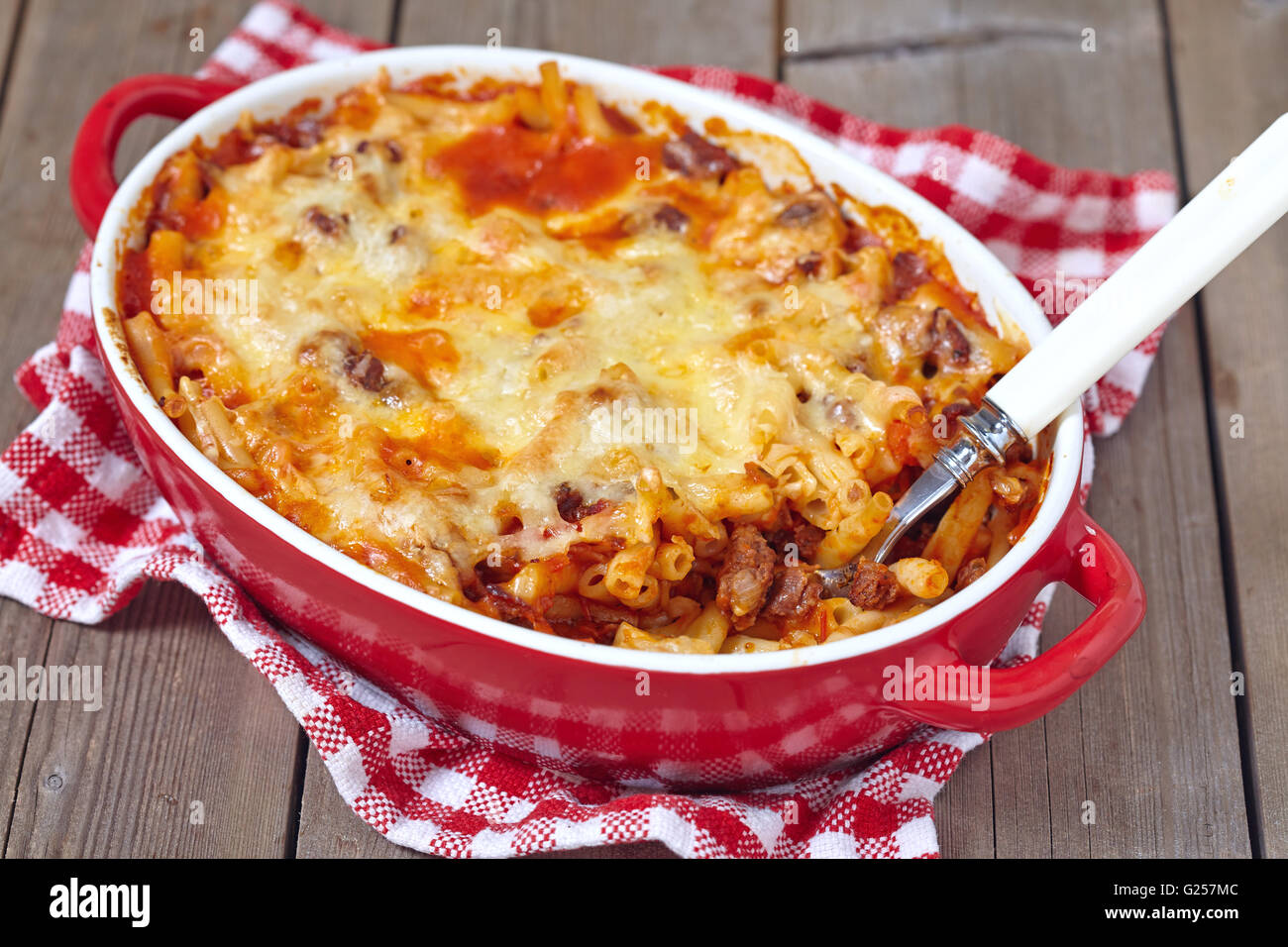 Facile maccheroni casseruola con lean di macinato di tacchino Foto Stock