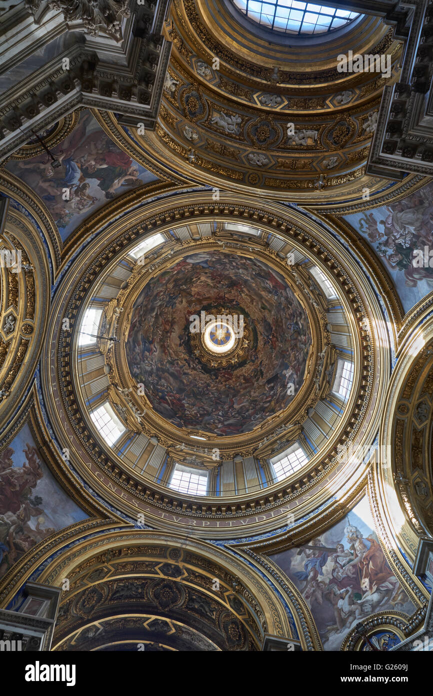 Sant'Agnese e Piazza Navona, Roma. Interno a cupola da Rinaldi e Borromini. Foto Stock