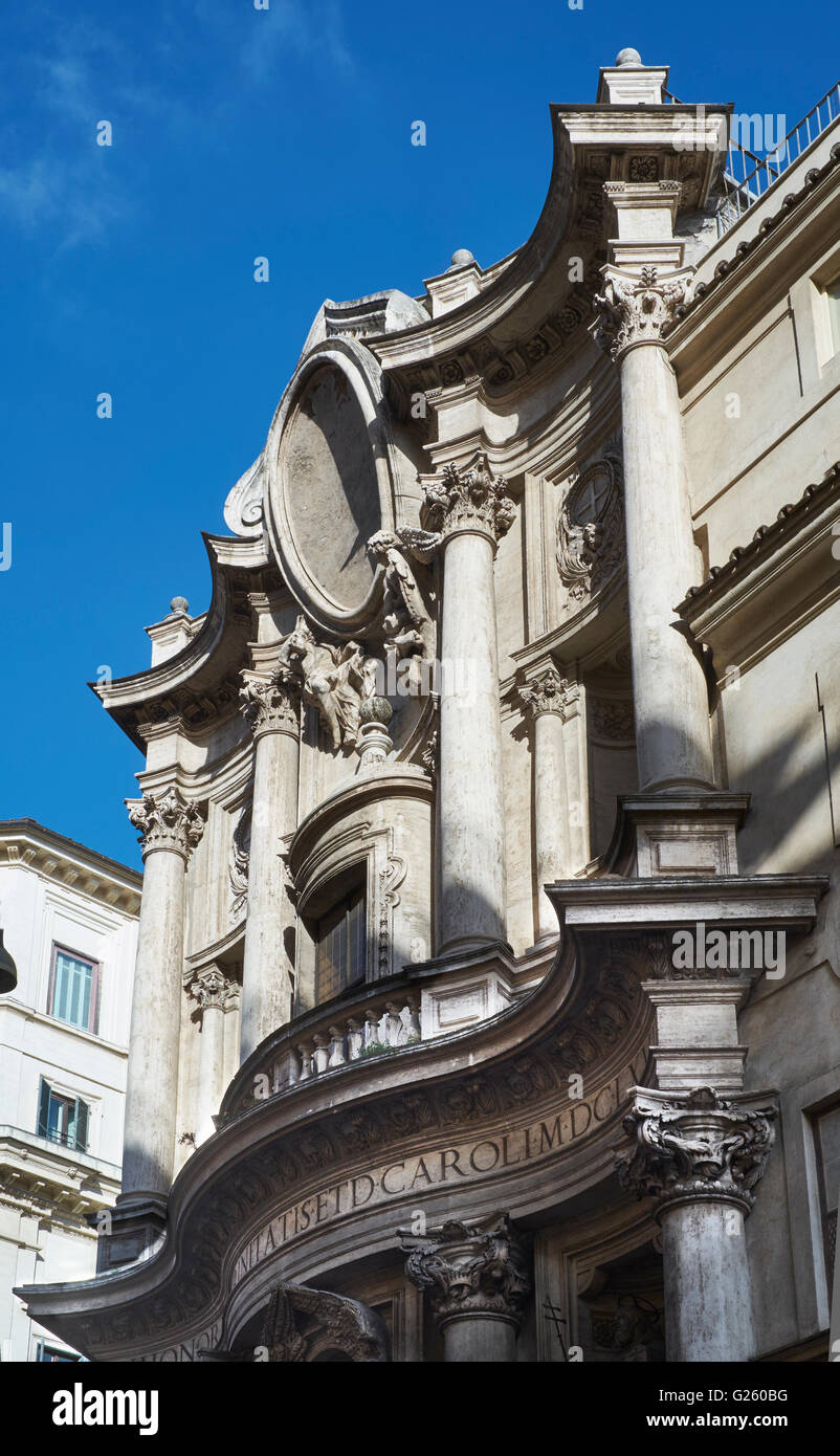 San Carlino, di San Carlo alle Quattro Fontane (1638-41), Roma, Italia. Da Borromini, piano superiore della facciata di curvatura Foto Stock