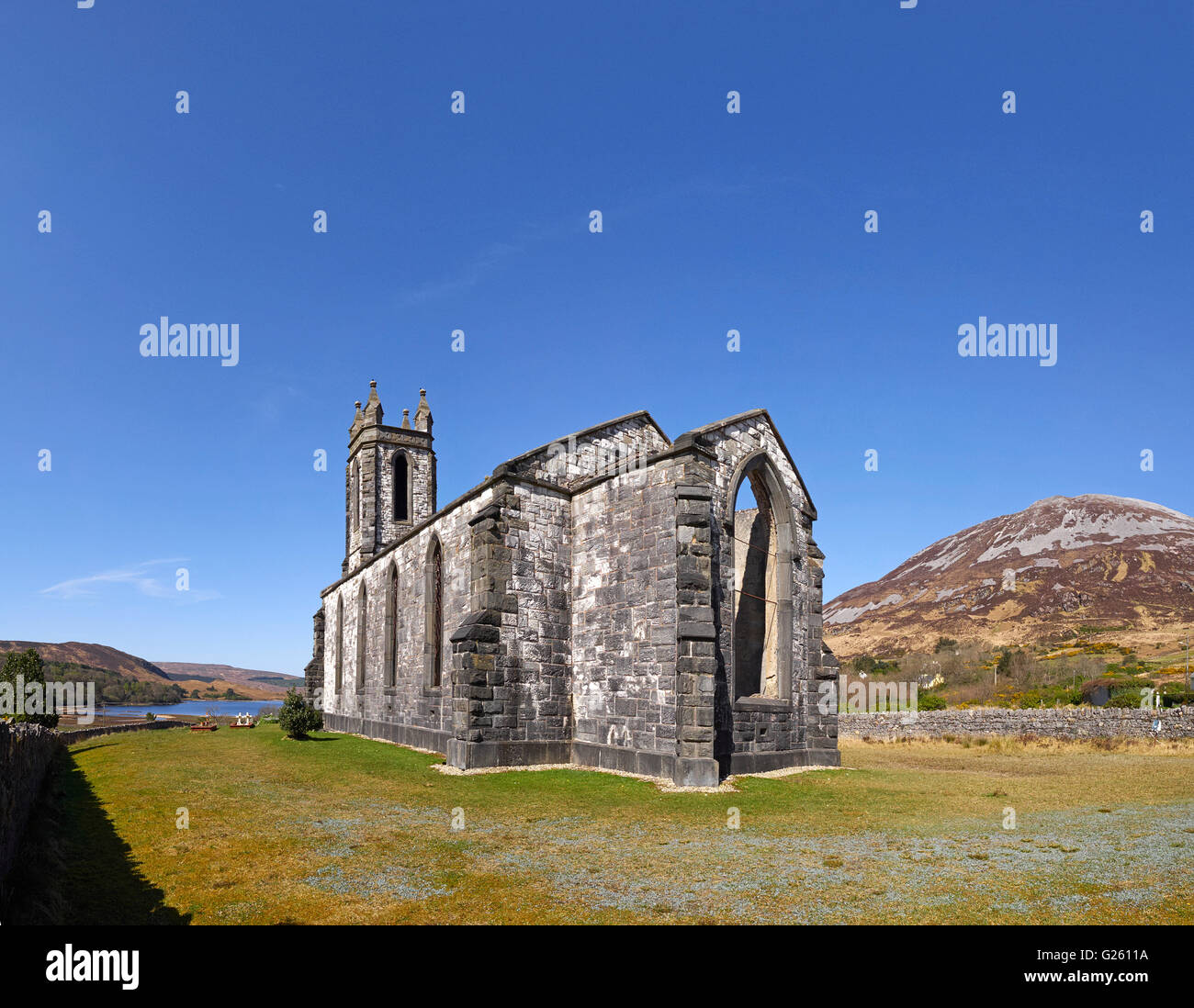 Chiesa Dunlewy rovina e Mount Errigal in Derryveagh mountain range Dunlewey County Donegal Irlanda Foto Stock