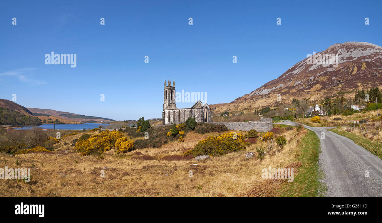Chiesa Dunlewy rovina e Mount Errigal in Derryveagh mountain range Dunlewey County Donegal Irlanda Foto Stock