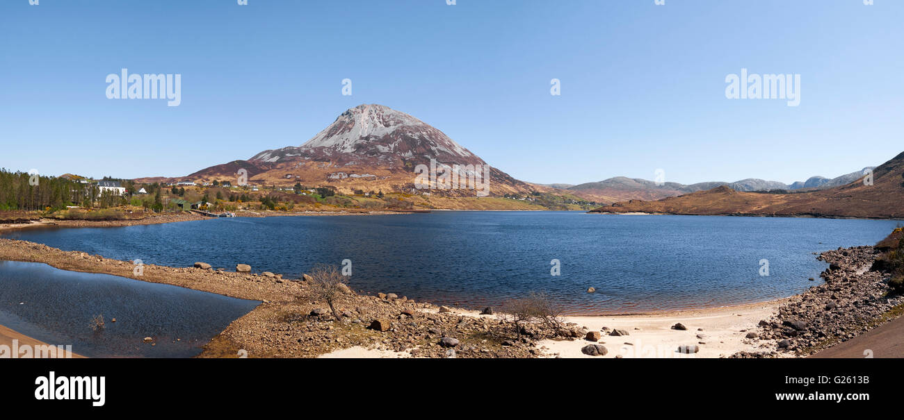 Mount Errigal e Dunlewy Lough in Derryveagh mountain range Dunlewey County Donegal Irlanda Foto Stock