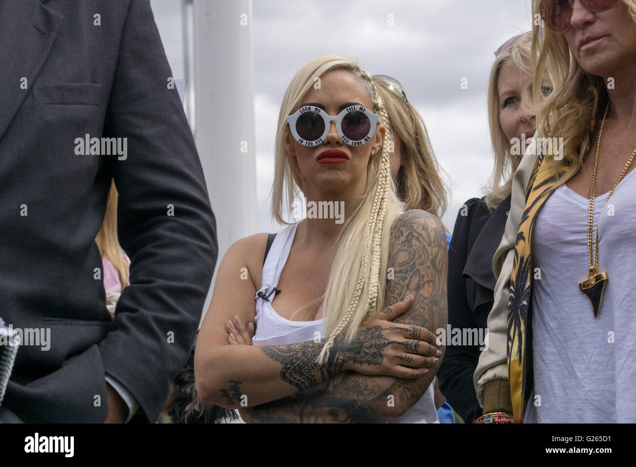 Londra, Regno Unito. Xxiv Maggio, 2016. : Celebrità Jodie Marsh assistere il Parlamento allevamento cucciolo protesta - Fine della terza parte della Vendita di cuccioli! In Piazza del Parlamento, Londra. Credito: Vedere Li/Alamy Live News Foto Stock