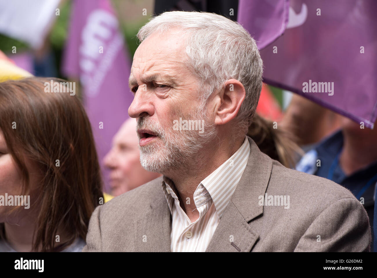 Londra, UK, 25 maggio 2016, Jeremy Corbyn MP, PC leader del partito laburista, conduce la protesta di lavoratori siderurgici in London Credit: Ian Davidson/Alamy Live News Foto Stock