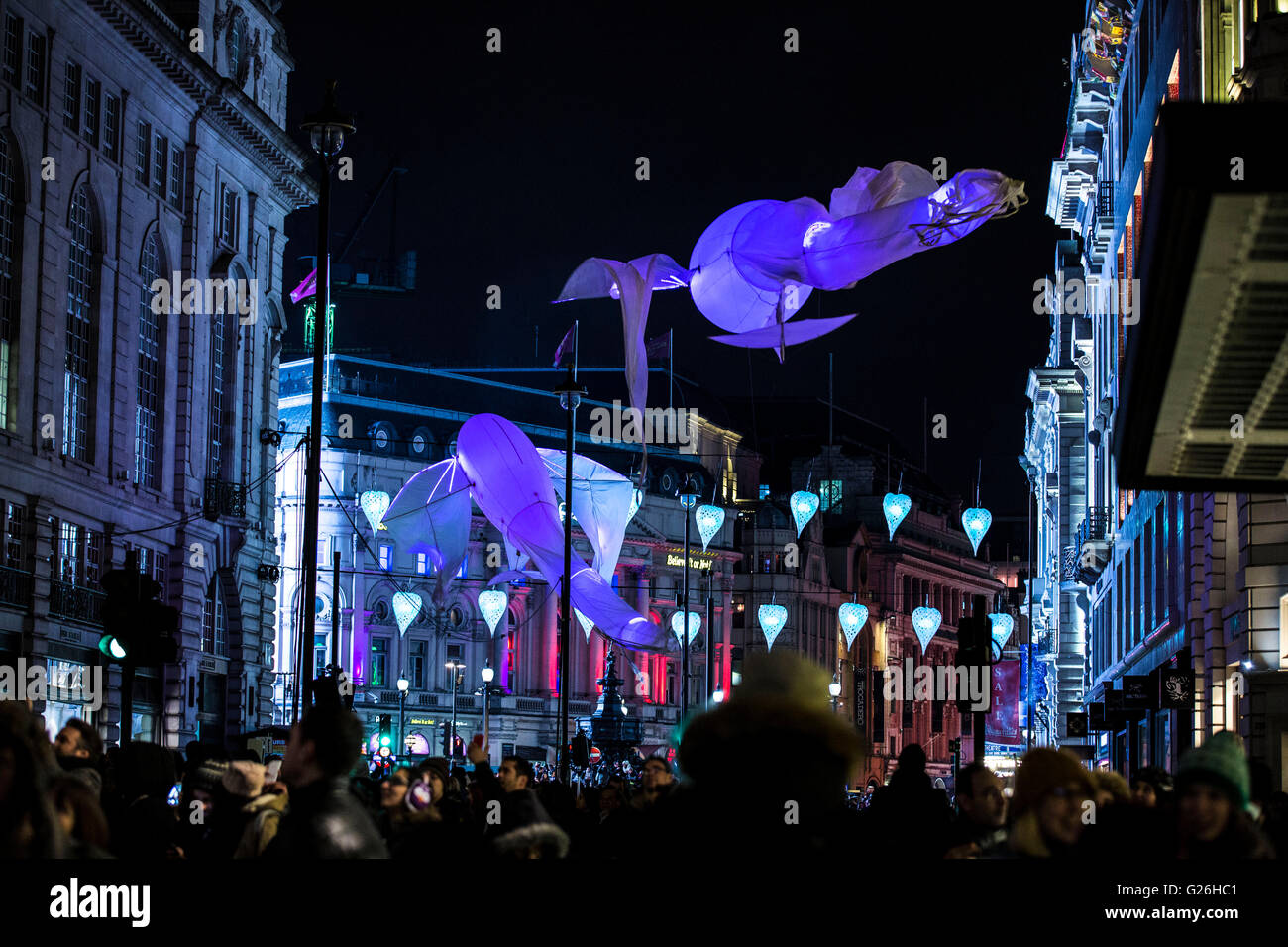 Lumiere London 2016 , illuminazione arte , Londra ,illuminazione a incandescenza, illuminazione, arte, filo, arte, hombre, luce umana, volare, colore chiaro, un Foto Stock