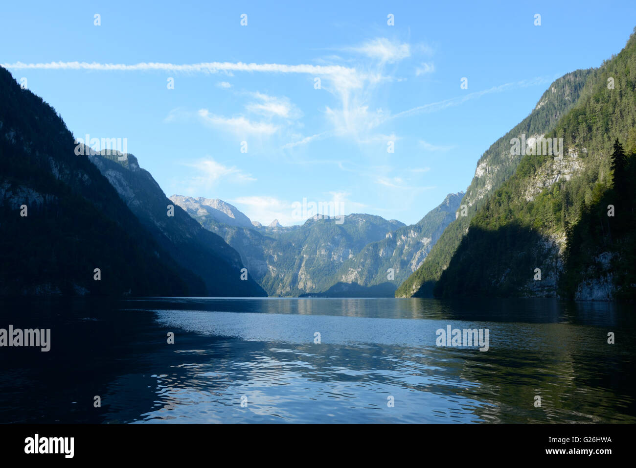 Lago Koenigssee e montagne vicine Schonau in Germania Foto Stock