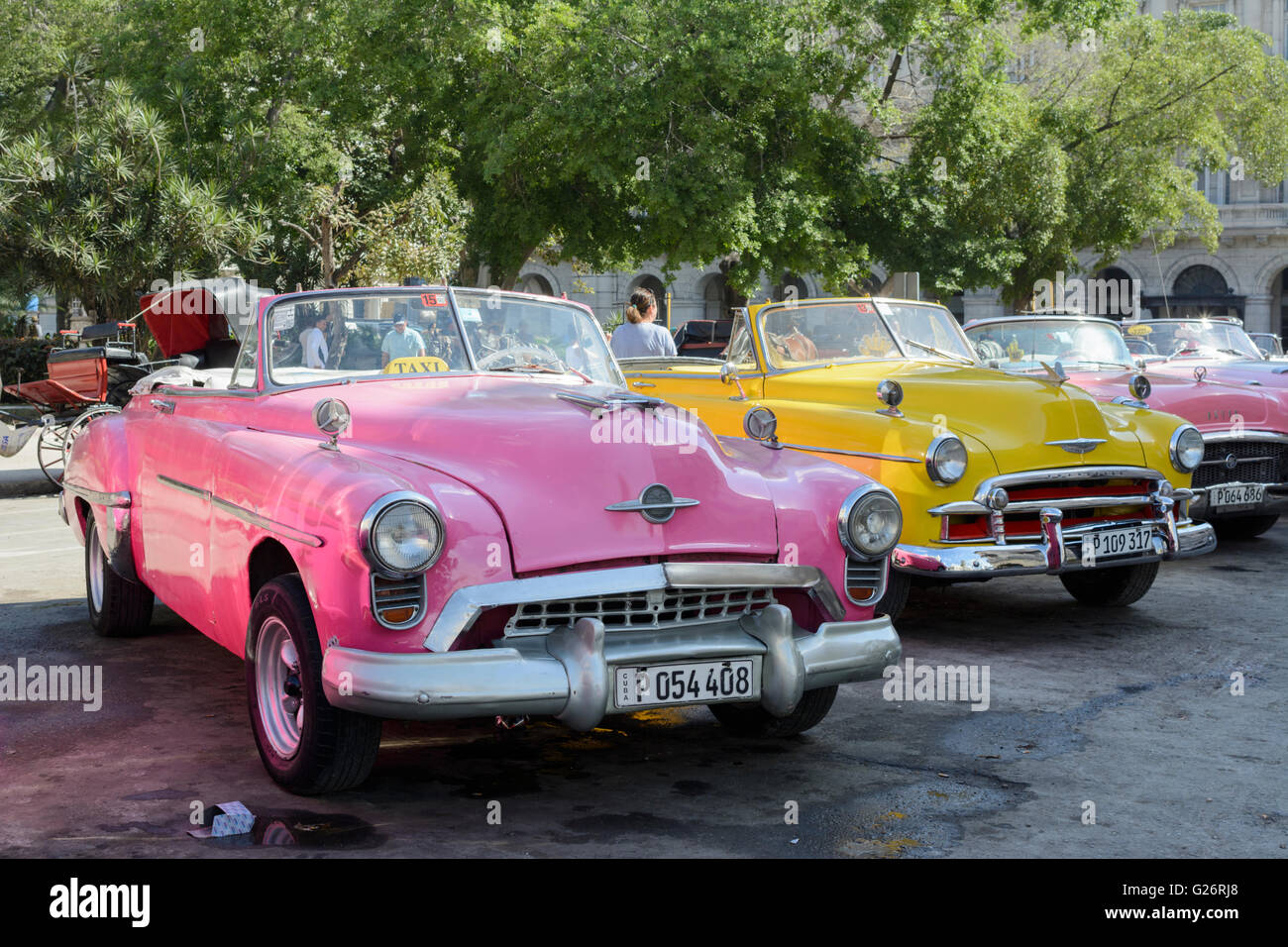 Vintage American Cars (Oldsmobile, Chevrolet e Buick) nel Parque Central, l'Avana Vecchia Havana, Cuba Foto Stock