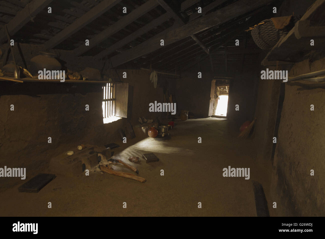 Una casa rurale cucina con fuoco di legna stufe a Deria villaggio di dandeli in Karnataka Foto Stock