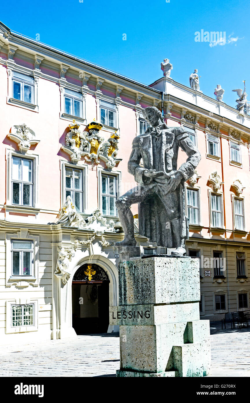 Judenplatz ,una piazza cittadina a Vienna la Innere Stadt con Lessing monumento; Lessing Denkmal Foto Stock
