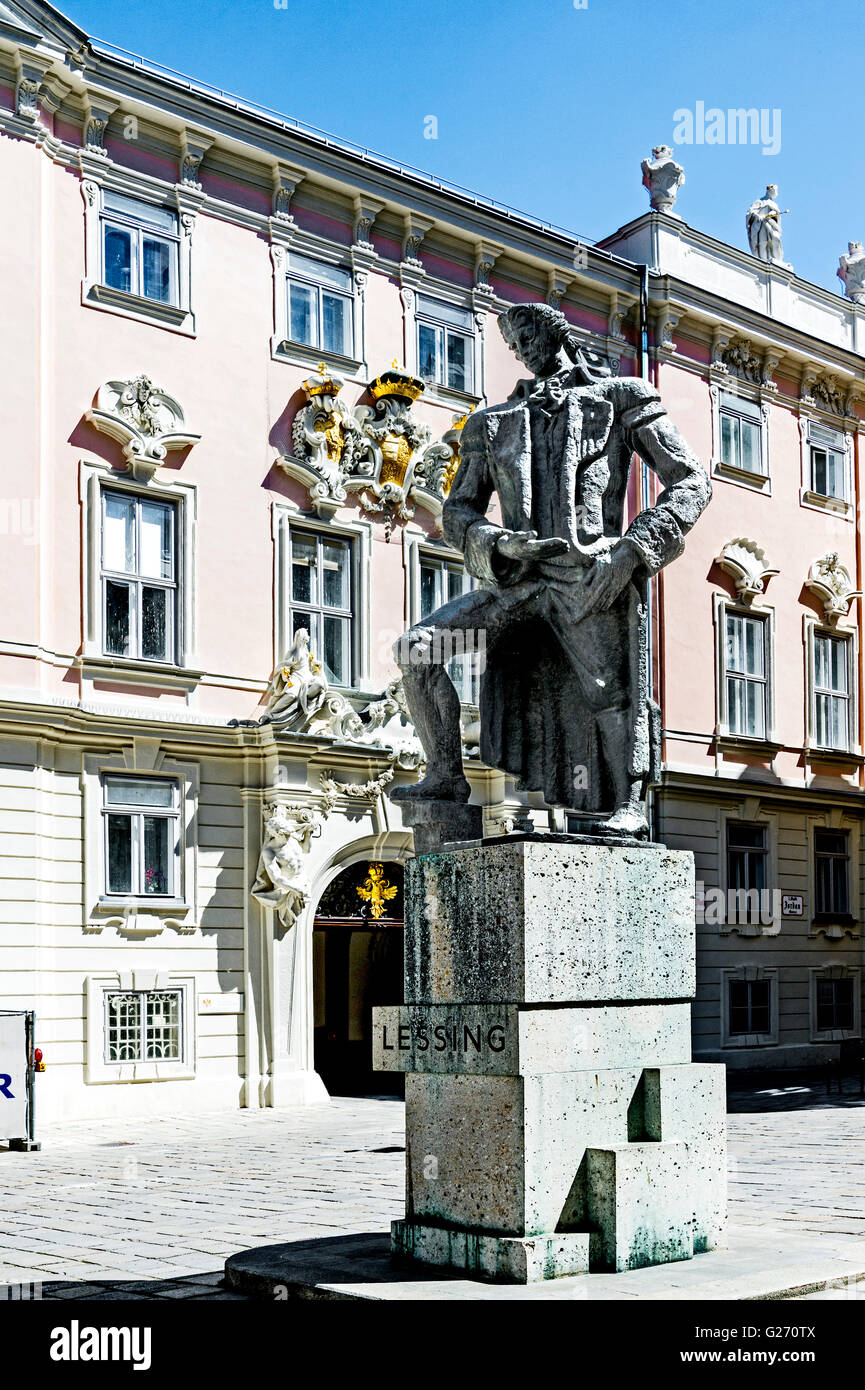 Judenplatz ,una piazza cittadina a Vienna la Innere Stadt con Lessing monumento; Lessing Denkmal Foto Stock