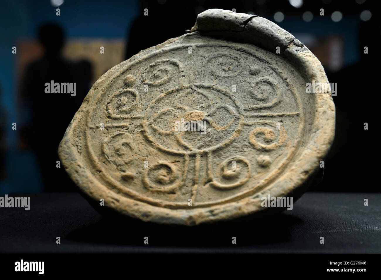 Una tegola di gronda dissotterrato dalla tomba nel Haihunhou (Marchese di Haihun cimitero). Pechino Capitale Museo. Foto Stock