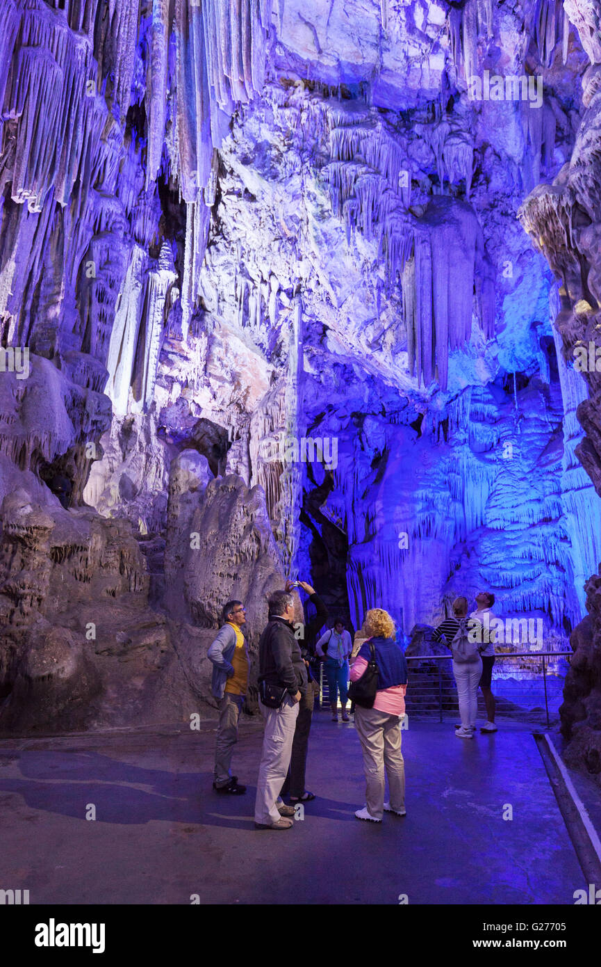 I turisti in St Michaels Grotta, Gibilterra in Europa Foto Stock