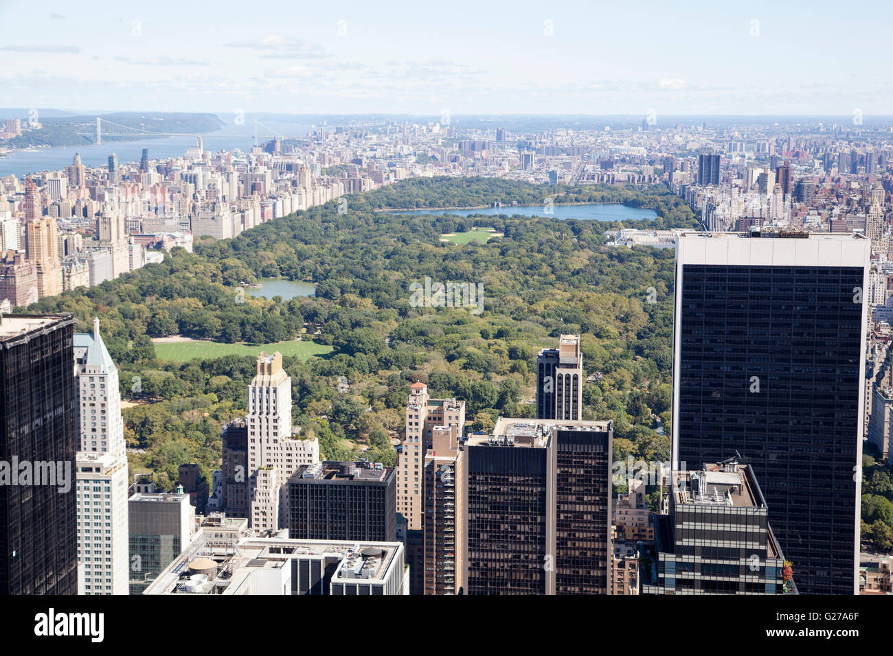 La vista di Manhattan del lato nord con il Central Park in mezzo. Foto Stock