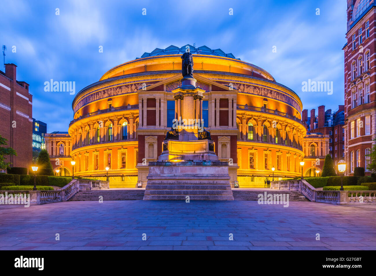 Illuminata Royal Albert Hall di Londra, Inghilterra, Regno Unito durante la notte Foto Stock