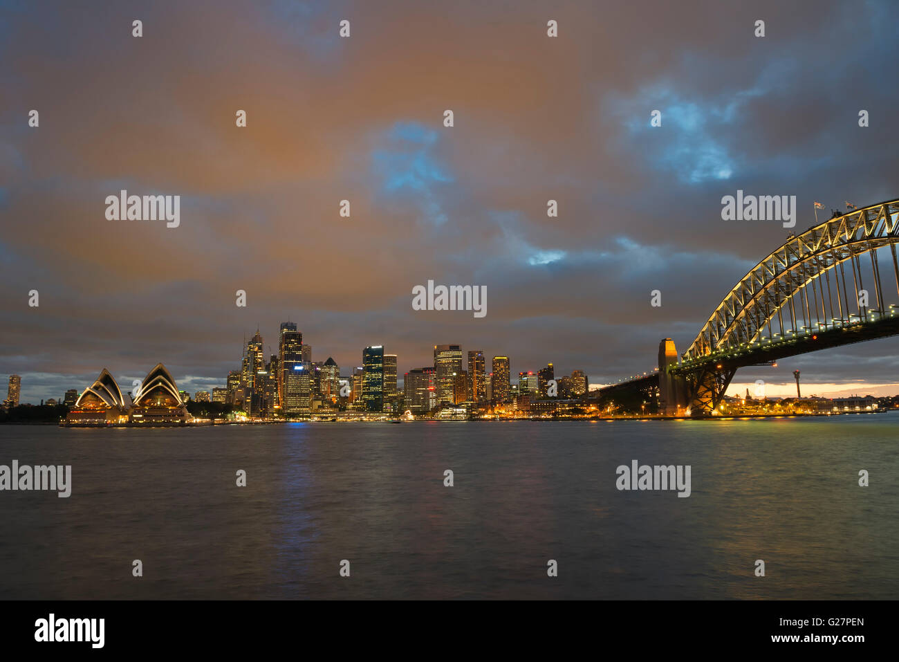 Harbour Bridge e lo skyline all'alba, Sydney, Nuovo Galles del Sud, Australia Foto Stock