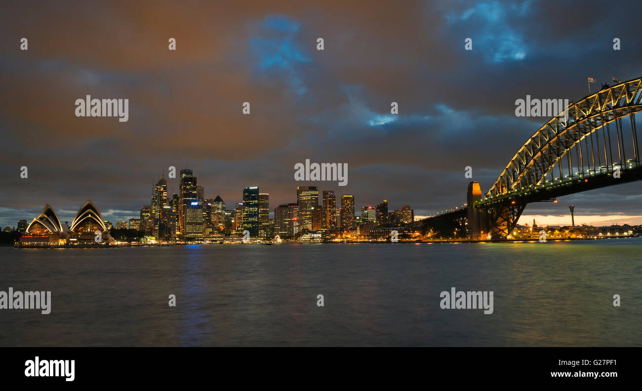 Harbour Bridge e lo skyline all'alba, Sydney, Nuovo Galles del Sud, Australia Foto Stock