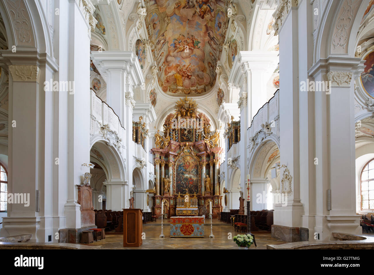 Presbiterio e coro camera con altare maggiore, Chiesa abbaziale di San Maurizio, Niederaltaich Monastero, Bassa Baviera, Baviera, Germania Foto Stock