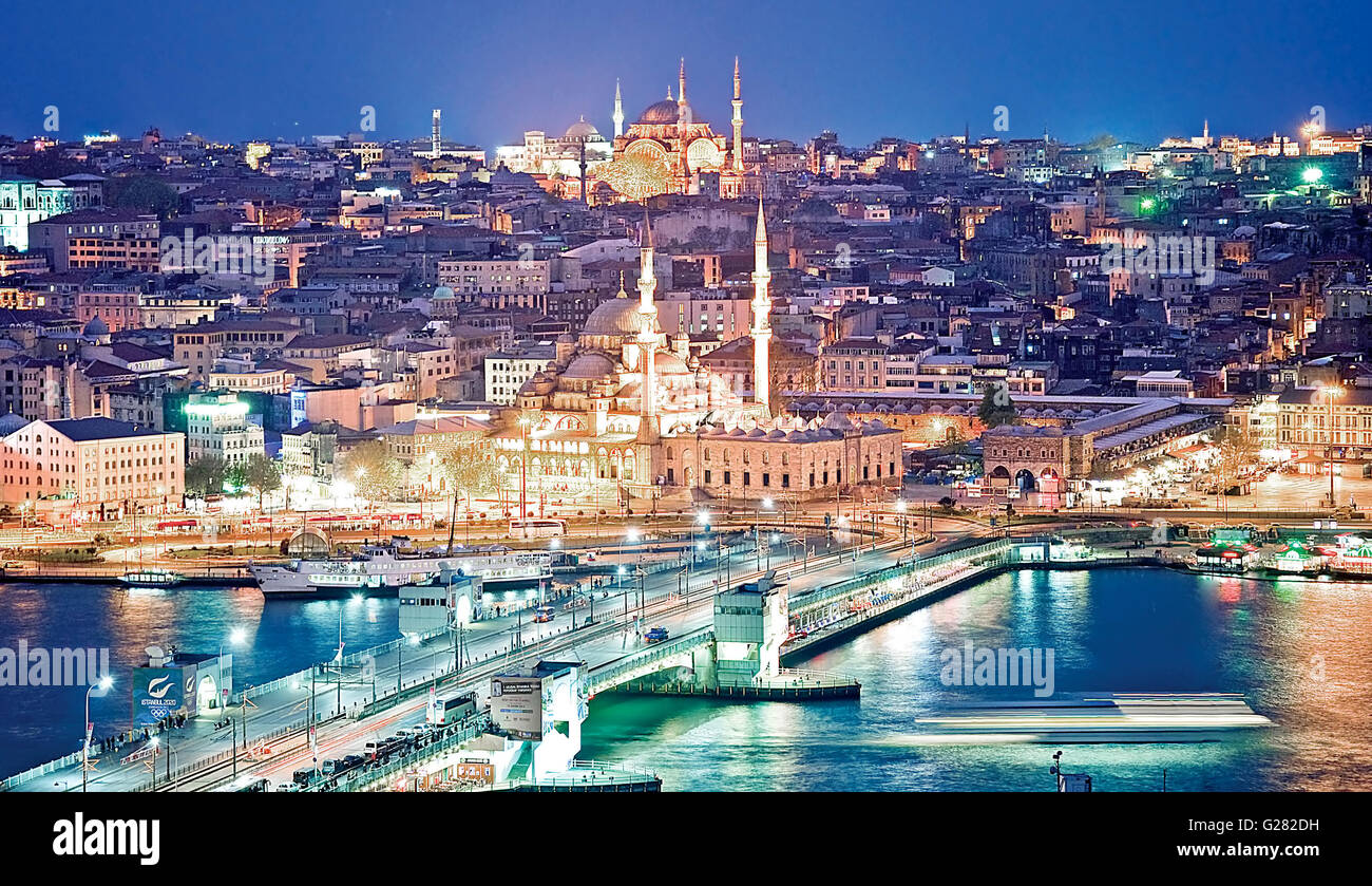 Istanbul skyline al tramonto dalla Torre di Galata Foto Stock