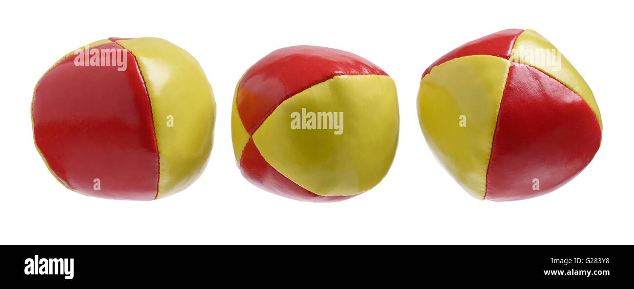 Tre di rosso e di giallo juggling balls Foto Stock
