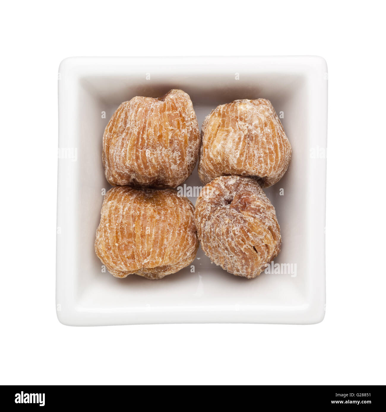 I canditi di giuggiolo in un recipiente quadrato isolato su sfondo bianco Foto Stock