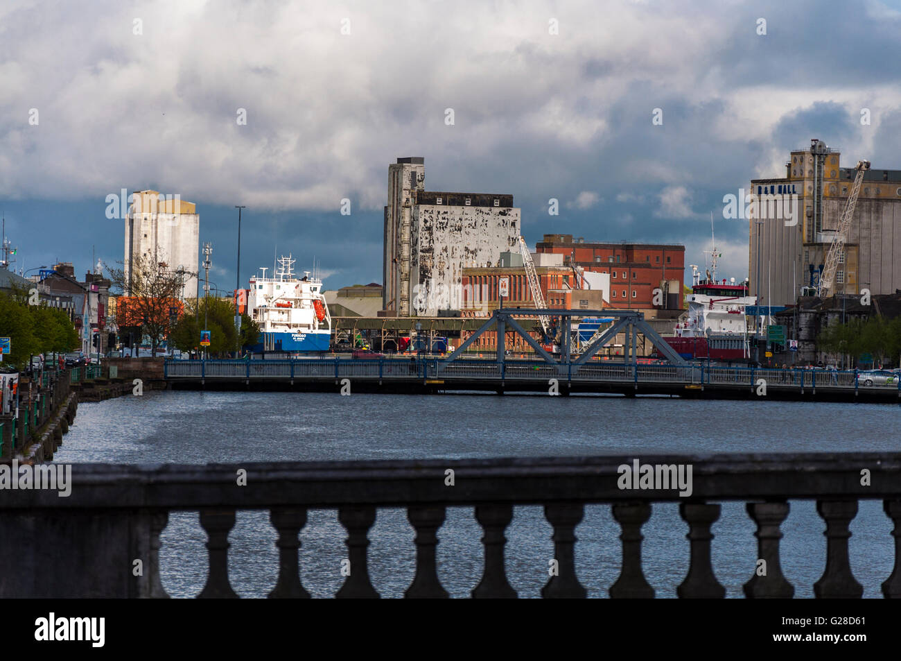 Docks e fiume nella città di Cork County Cork in Irlanda Foto Stock