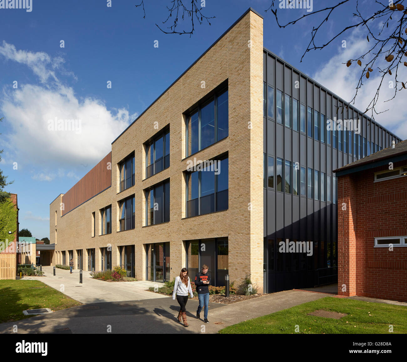 Vista posteriore. Il Fienile, Sutton Bonington Campus, Nottingham, Regno Unito. Architetto: Rendere Ltd, 2015. Foto Stock