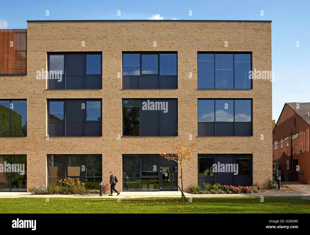 Vista posteriore. Il Fienile, Sutton Bonington Campus, Nottingham, Regno Unito. Architetto: Rendere Ltd, 2015. Foto Stock