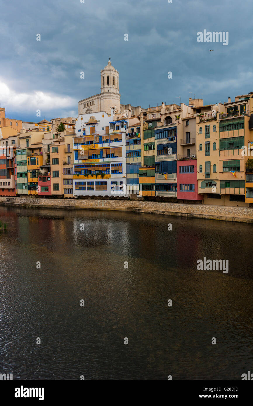 Il River Side in Girona. La Catalogna. Spagna. Foto Stock