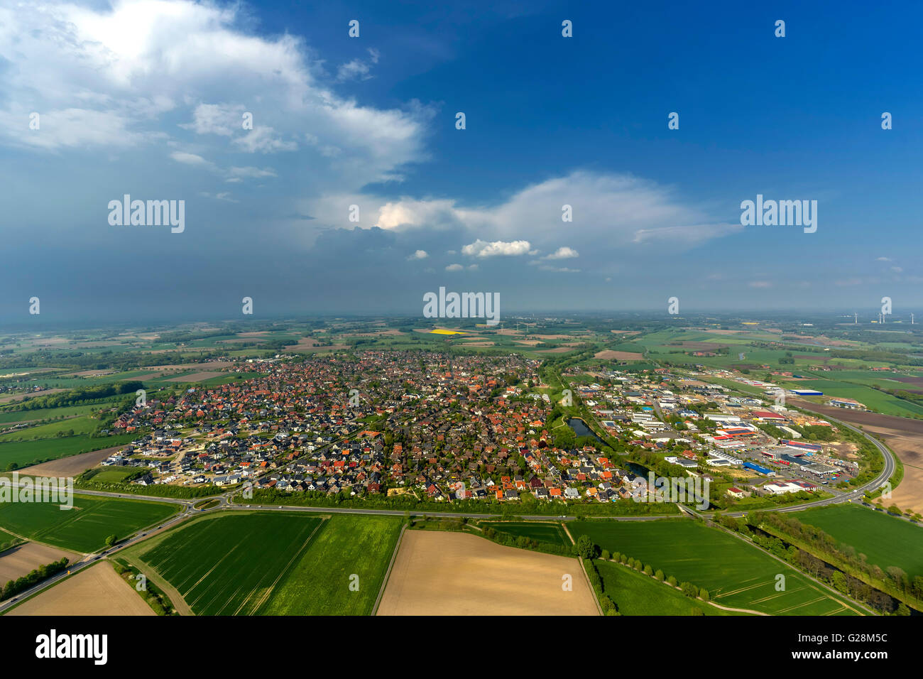 Vista aerea, Olfen, città verde, cielo nuvoloso su Olfen, Münsterland campagna, Germania, Europa, vista aerea, uccelli-occhi vista, Foto Stock