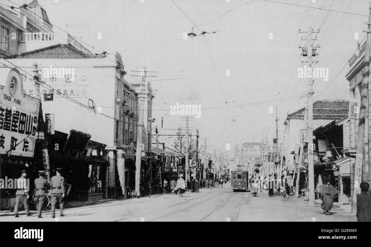 Katamachidori street, Kanazawa, Ishikawa, Giappone. c 1940. Taisho 15. Foto Stock