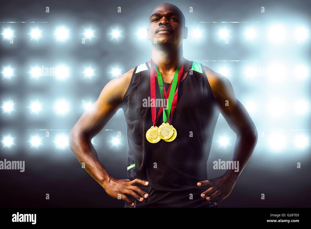 Immagine composita di atletica che pongono l uomo con il suo medaglie Foto Stock