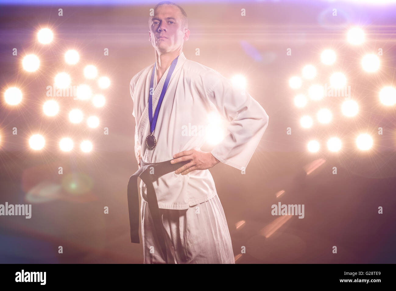 Immagine composita del fighter in posa con medaglia intorno al suo collo Foto Stock