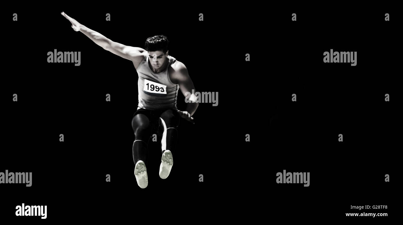 Atleta saltando su sfondo bianco Foto Stock
