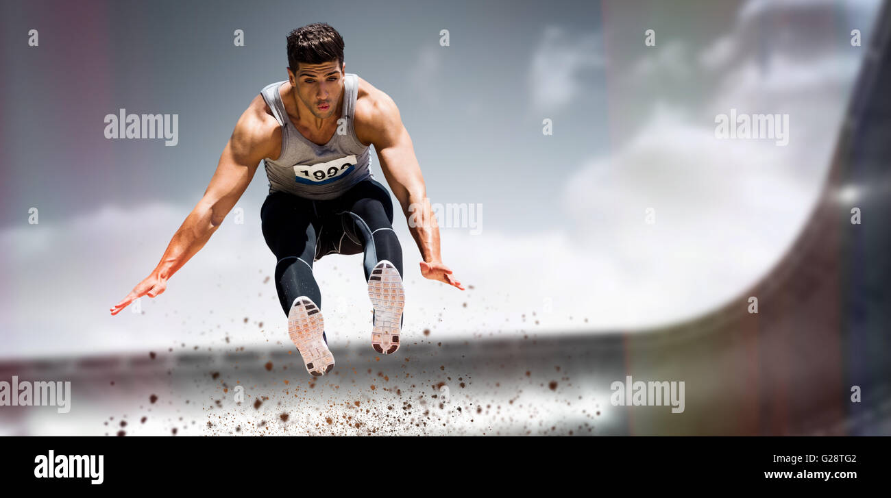 Immagine composita della vista frontale di sportivo è jumping Foto Stock