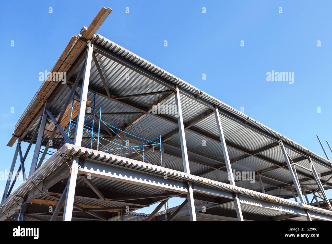 Moderno edificio industriale è in costruzione. Frammento esterno Foto Stock