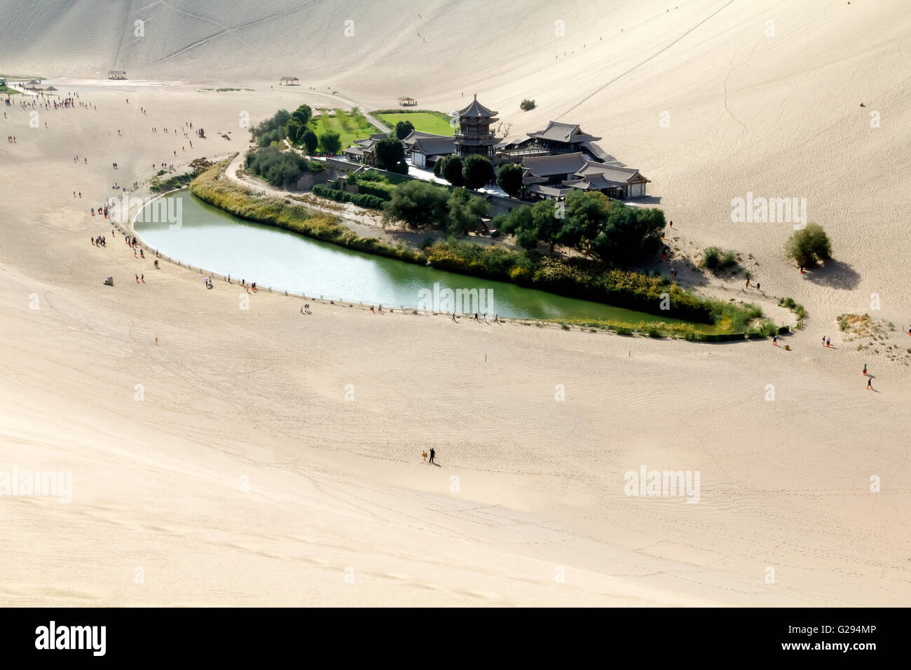 Mezzaluna lago nel deserto dei Gobi. Cina. Foto Stock