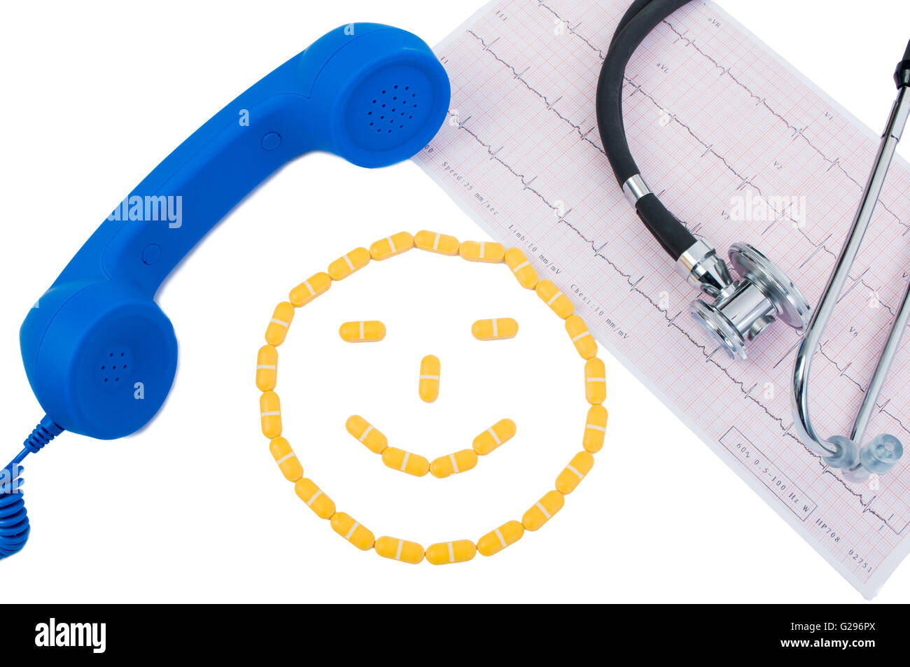 Smiley face, telefono e ECG. Assistenza Ospedaliera o il concetto di supporto Foto Stock