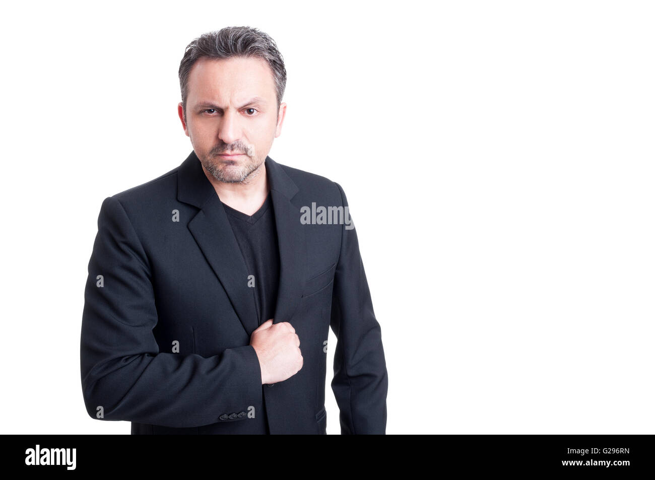 Italiano Elegante boss mafioso cercando arrabbiato per la fotocamera Foto Stock