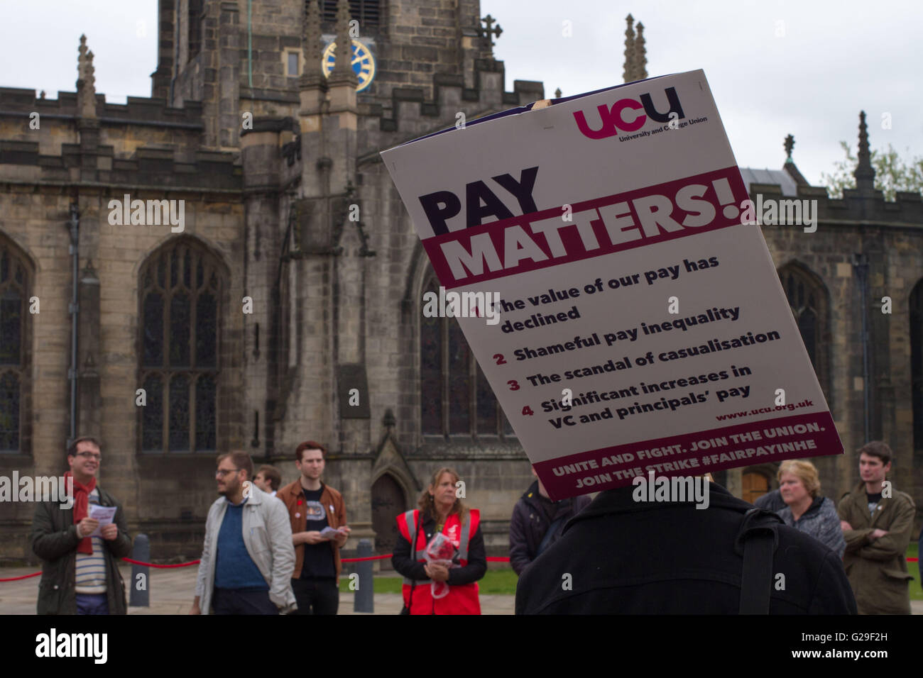 Università e College di unione (UCU) di Sheffield ha preso lo sciopero a causa di una diminuzione nella loro reale termini pagare negli ultimi anni. Foto Stock