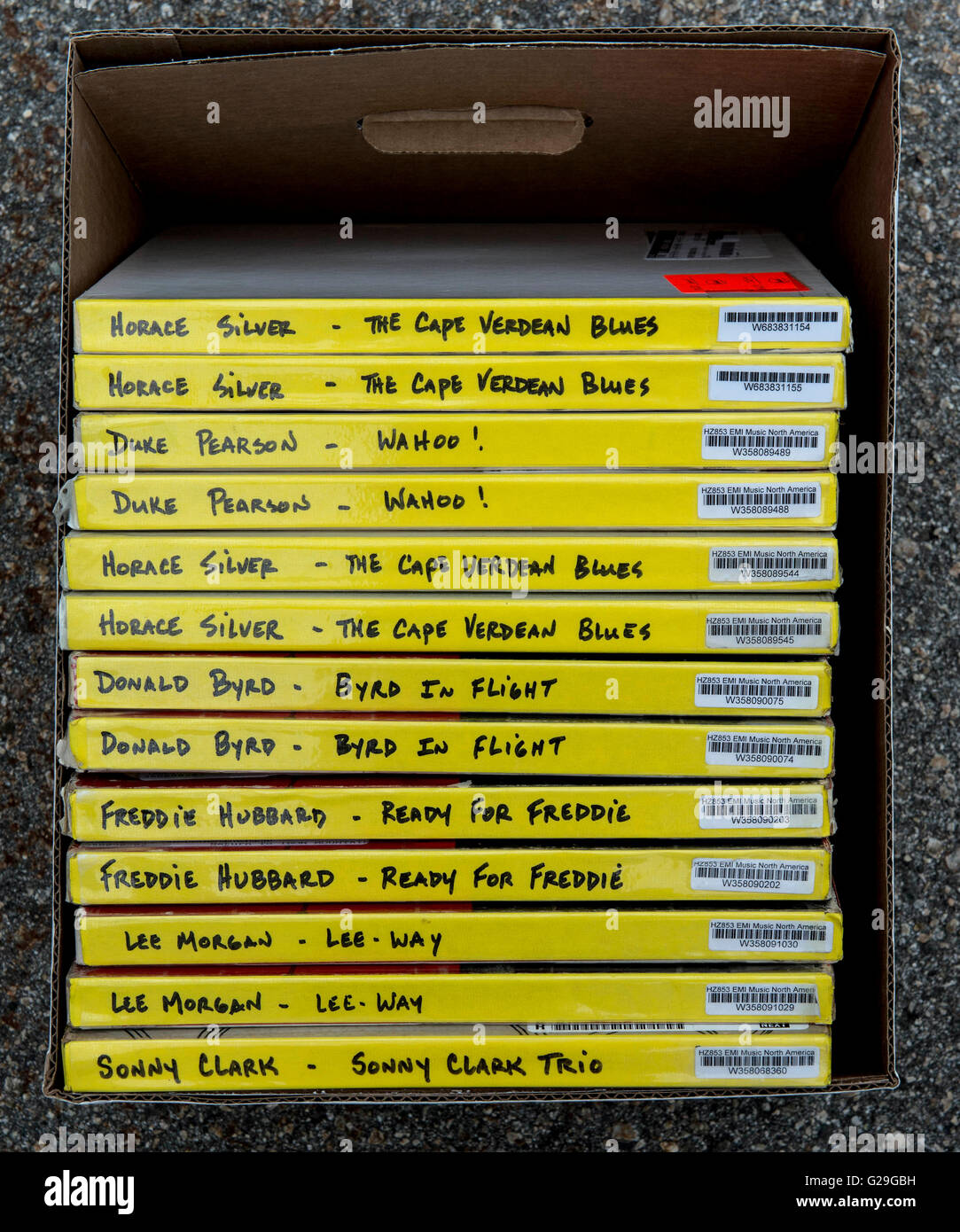 North Hills, in California, Stati Uniti d'America. 25 Maggio, 2016. Una scatola contenente l'originale nastri master di vari artisti su Blue Note Records è fotografato a Kevin Gray's Cohearent Audio Studio. Fondata nel 1978, questioni di musica Jazz è dedicato al re-rilasciando nuovi pressature storico di Blue Note Records titoli jazz su 45 e 33 giri/min, 180g vinile vergine. Ciascuno di ri-rilasciato album jazz è restaurata e rimasterizzata dal master originale nastri analogici e caratteristiche la mitica Blue Note di copertina con gatefold giacche e altre foto dalle sessioni originali.(Immagine di credito: © Brian Cahn via ZUMA Wi Foto Stock