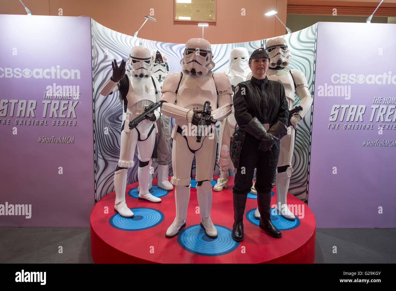 Excel, London REGNO UNITO. Il 27 maggio 2016. MCM London Comic Con rendimenti per 3 giorni in un festival di geeky intrattenimento con stelle da sceneggiati e fantascienza, fantasy e serie di supereroi rendendo le apparenze. Credito: Malcolm Park editoriale/Alamy Live News. Foto Stock